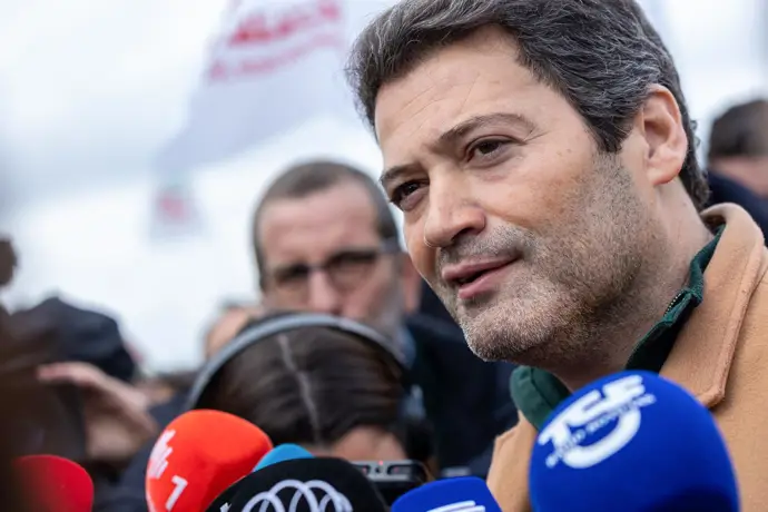 Ventura elogia que Montenegro "no sea un obstáculo" en la segunda vuelta y reta a Seguro a tres debates Seur y DPD Portugal, dis...