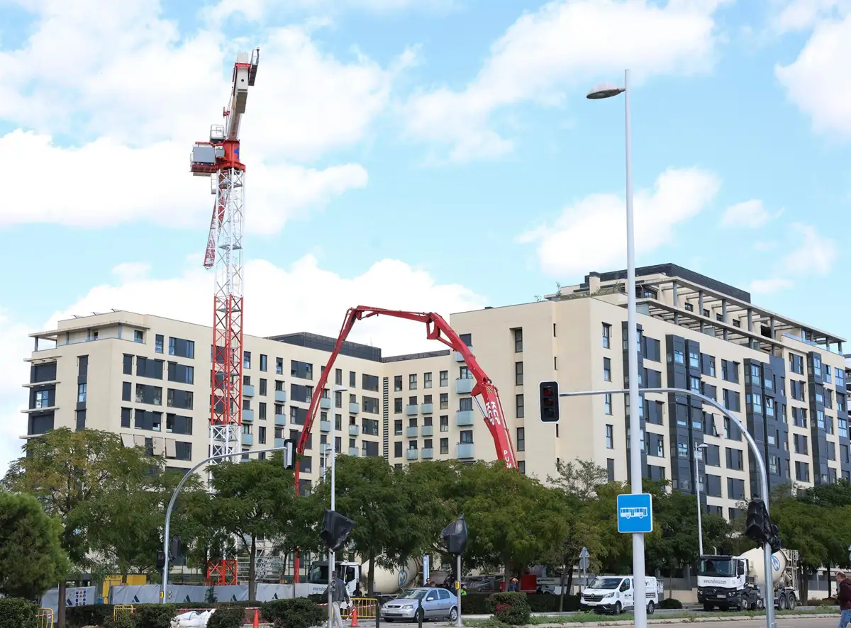 El precio de la vivienda en España creció un 81% en la última década, muy por encima de Italia o Francia
Ruth Díaz (Amazon) y Ca...